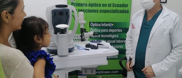 El Consulado de Colombia en Guayaquil realizó una brigada de salud visual infantil